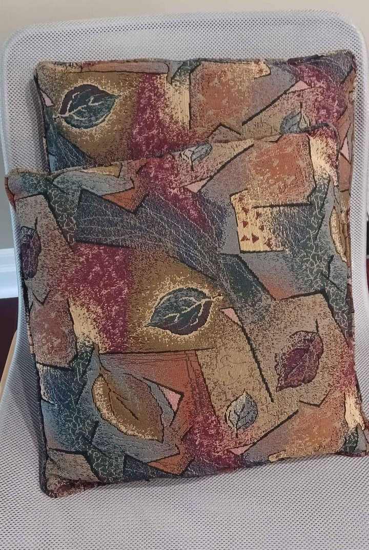 Good Condition Two Pillows - photo 2