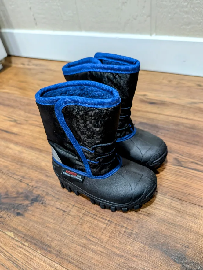 Kids Winter Boots Size 7 (NEW) thumbnail