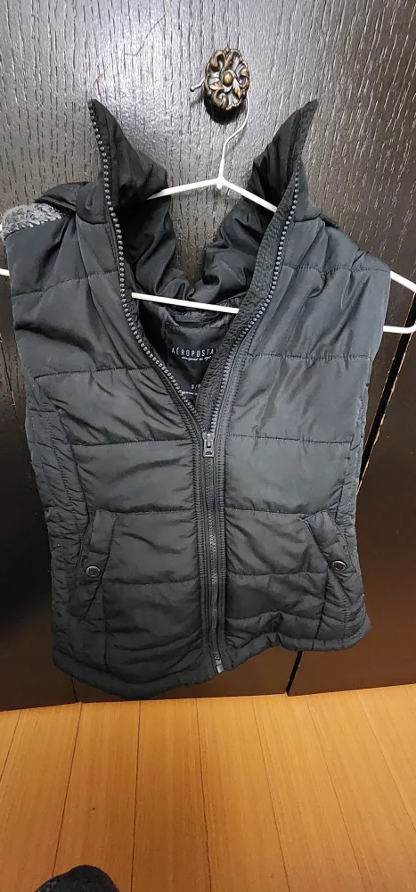 Black Puffer Vest with Hood image indicator(2)