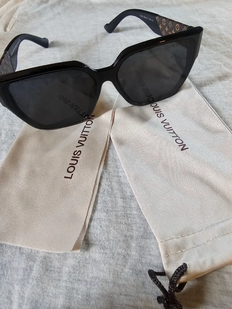Louis Vuitton Sunglasses image indicator(3)
