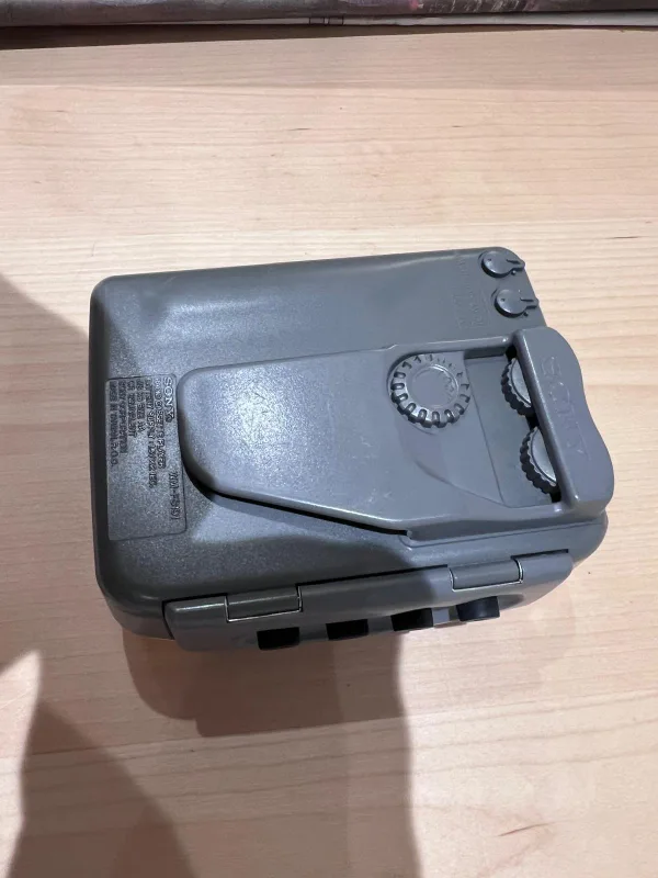 Vintage Sony Sports Walkman Radio and Cassette image indicator(2)