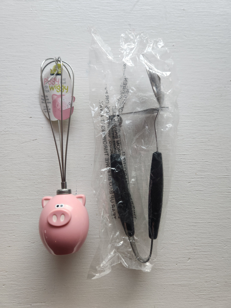 collection of baking accessories - photo 3