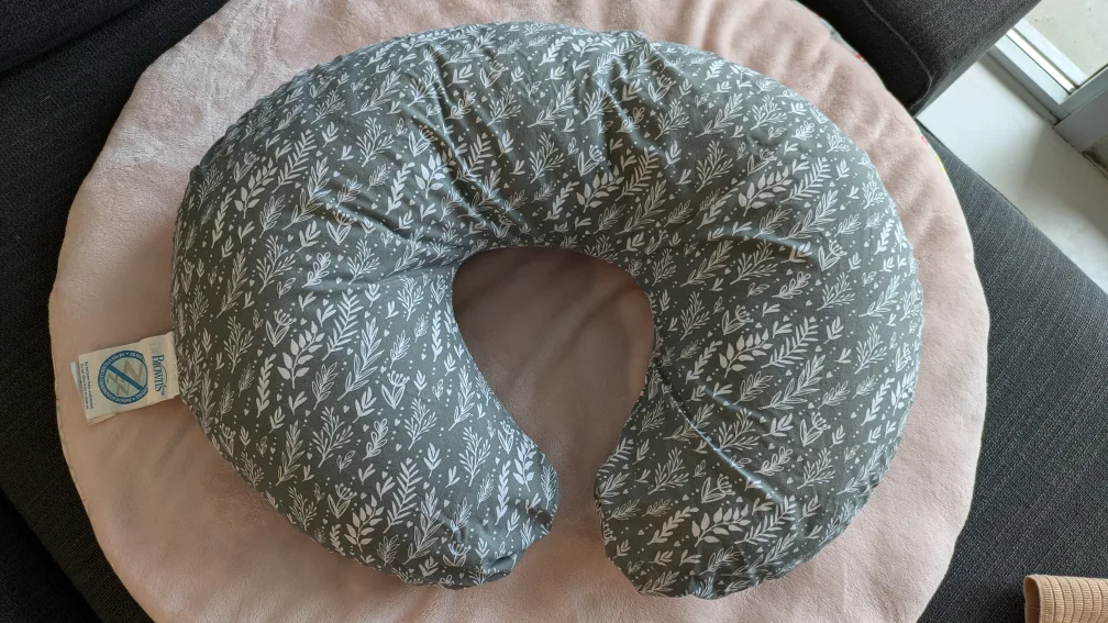 Dr Brown's Nursing Pillow with 3 Covers (2 Biloban covers ) image indicator(2)