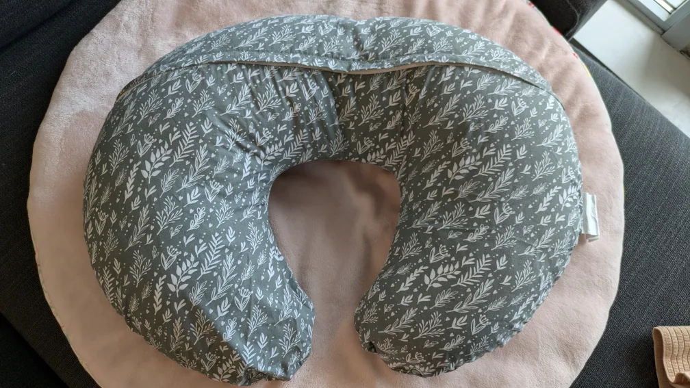 Dr Brown's Nursing Pillow with 3 Covers (2 Biloban covers ) image indicator(3)