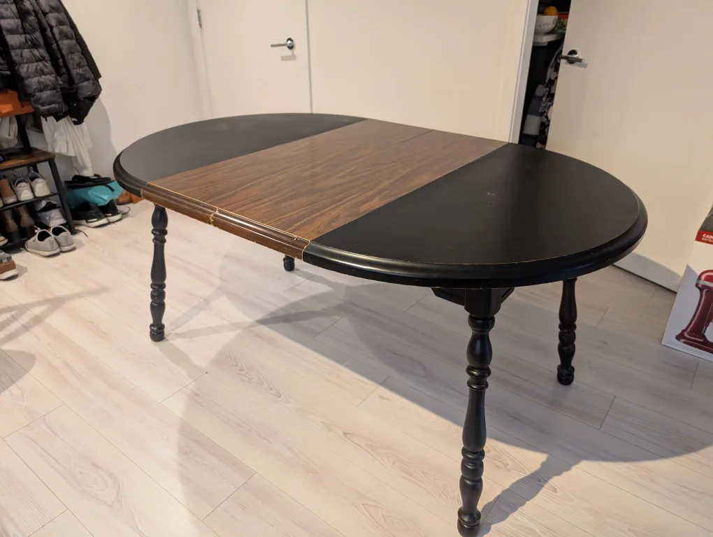 Extending table and four chairs image indicator(3)