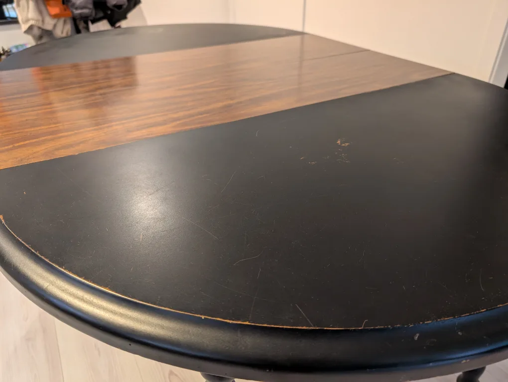 Extending table and four chairs image indicator(4)