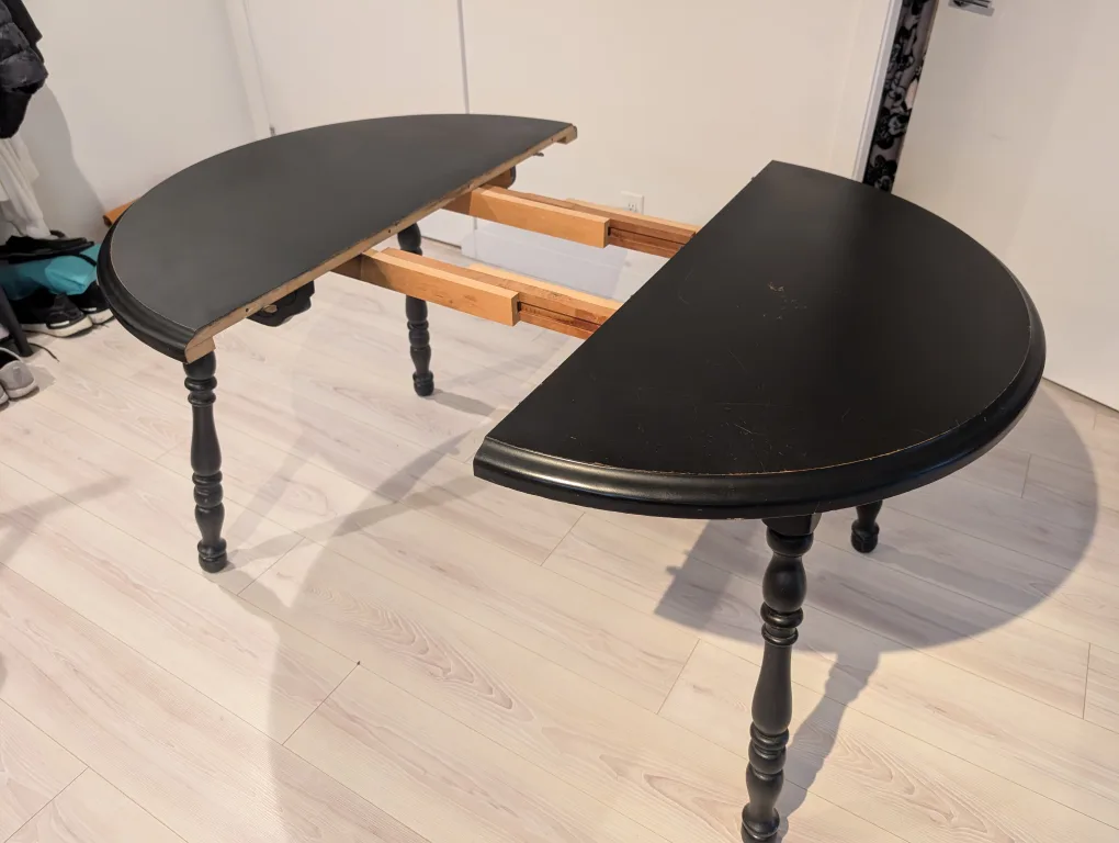 Extending table and four chairs image indicator(7)