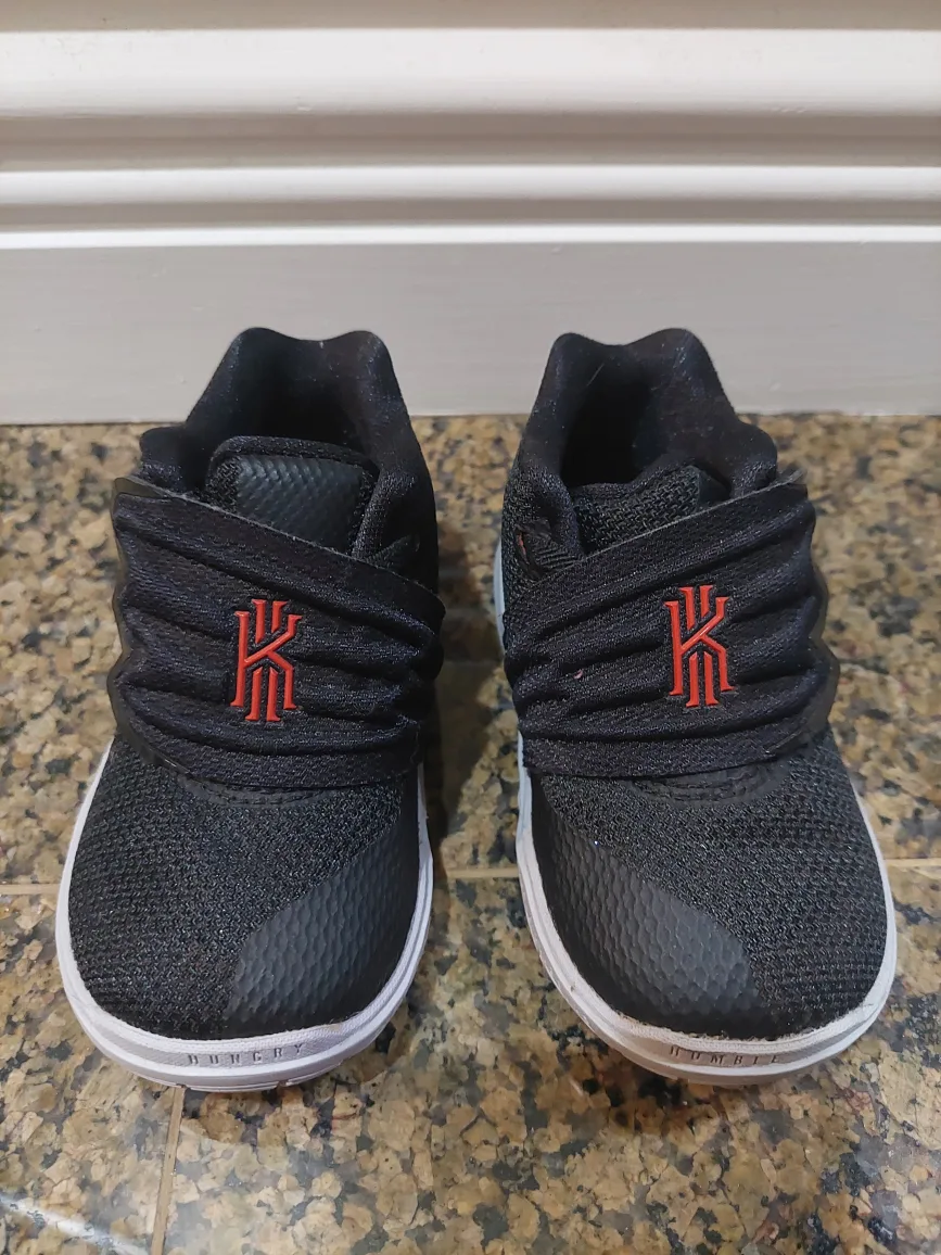 Nike Kyrie Irving Kids Toddlers Shoes Size 5c image indicator(2)