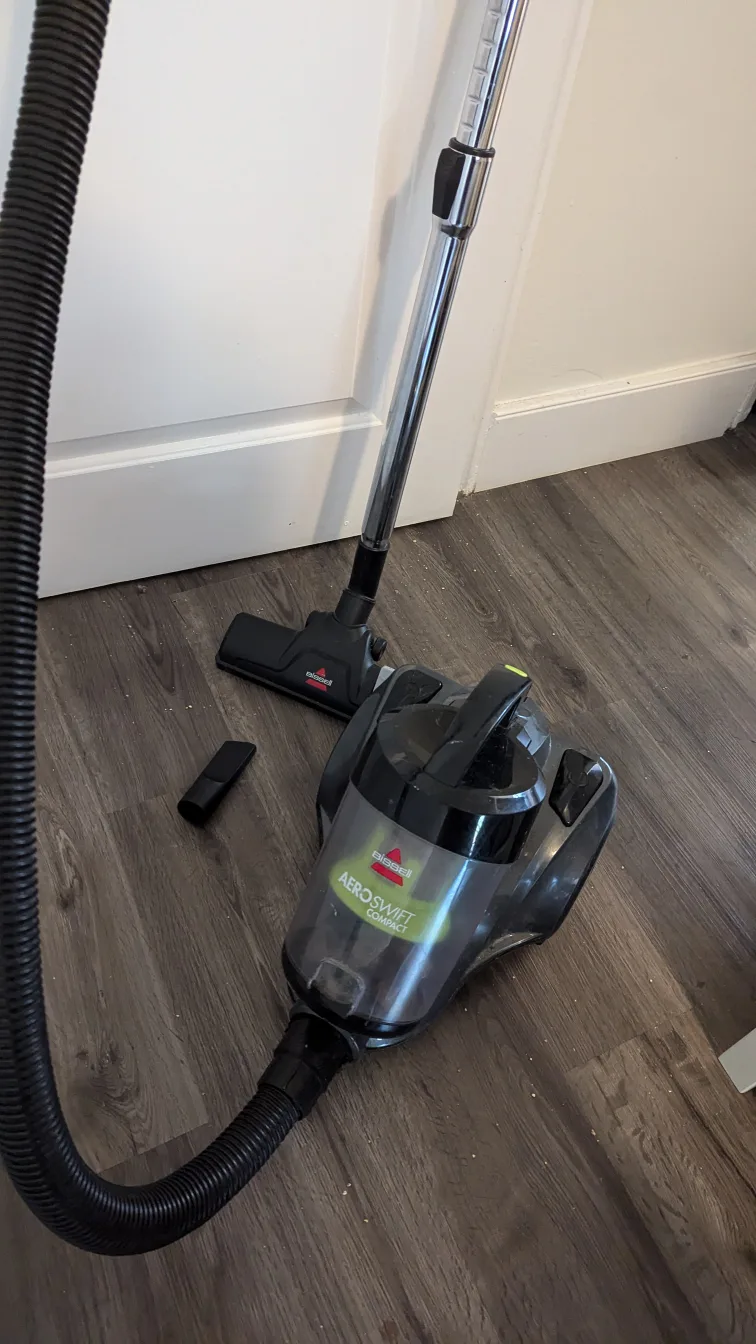 Bissell AeroSwift Compact Vacuum - needs filter thumbnail