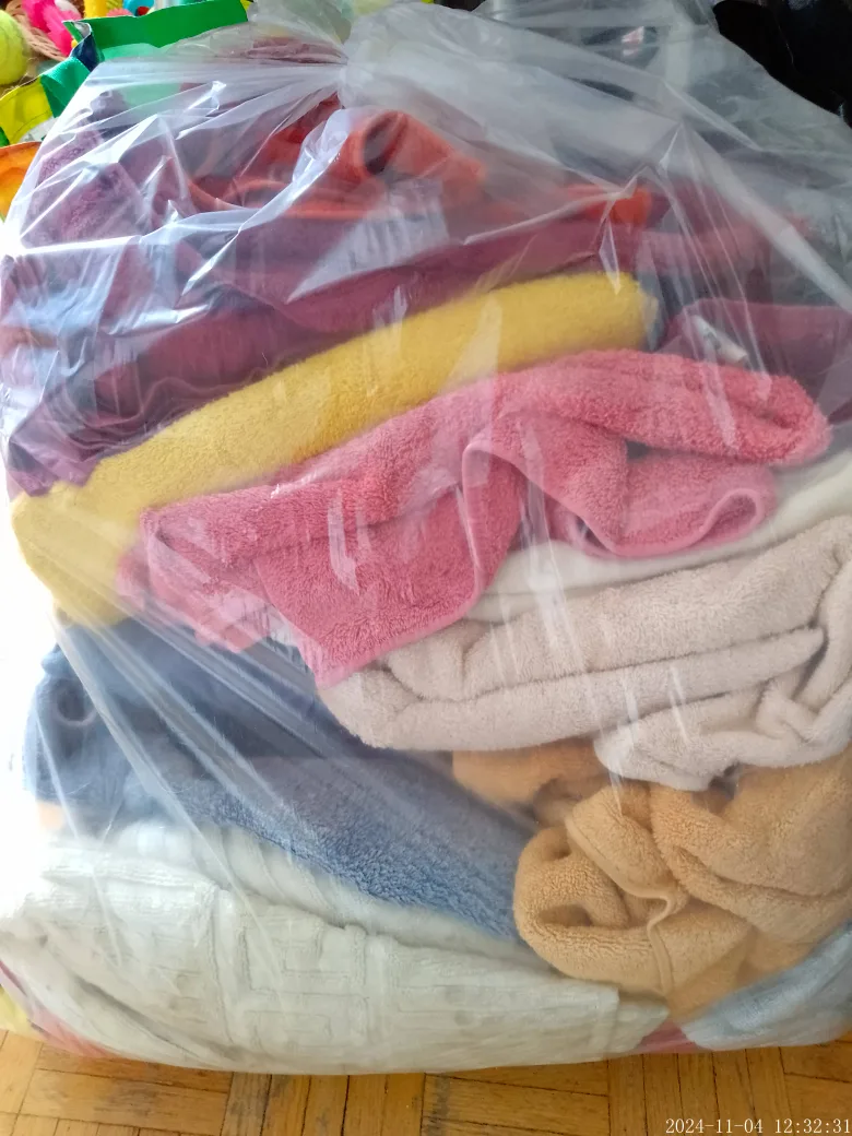 10 Bath towels & are queen fitted flannel sheet thumbnail
