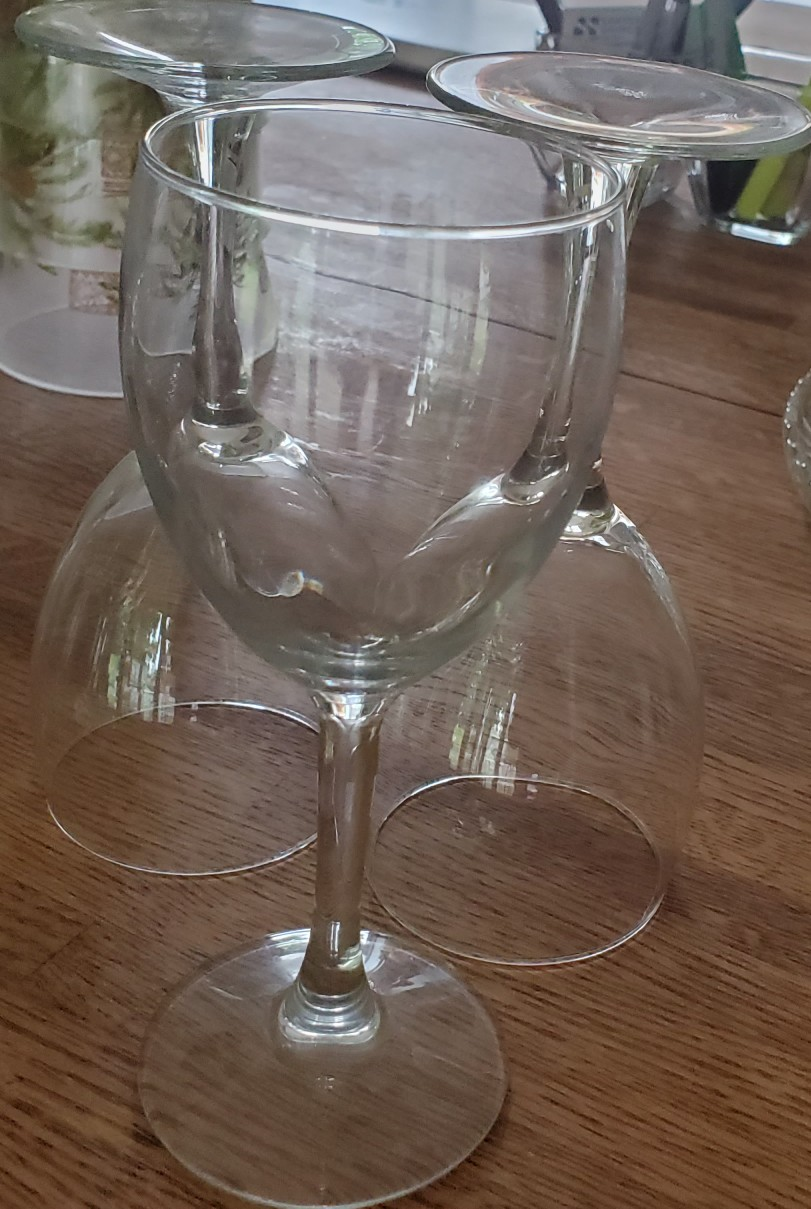 🥕  Set of Wine Glasses