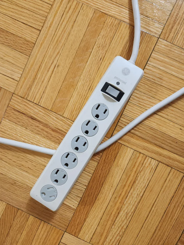 GE 6 Outlet Surge Protector thumbnail