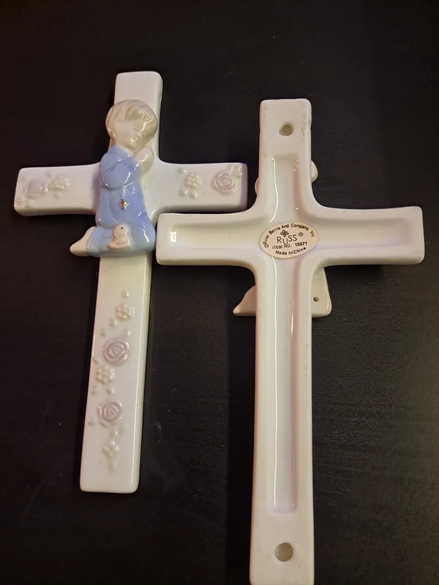 Russ Boy and Girl Praying Crosses thumbnail