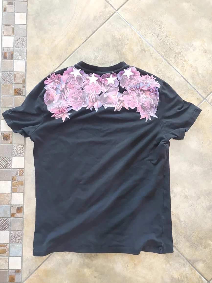Givenchy T-shirt size Small image indicator(4)