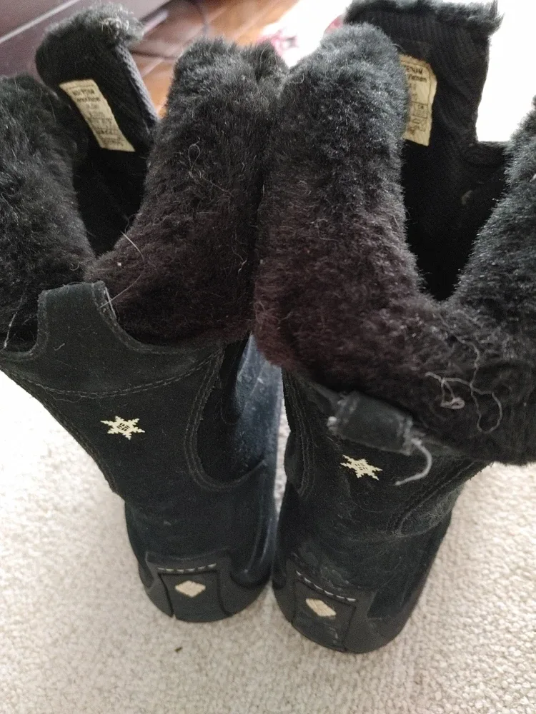 Columbia Women's Black Winter Boots image indicator(3)