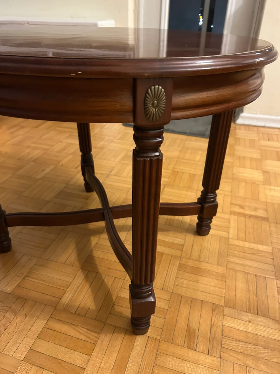 Round Wooden Coffee Table image indicator(3)