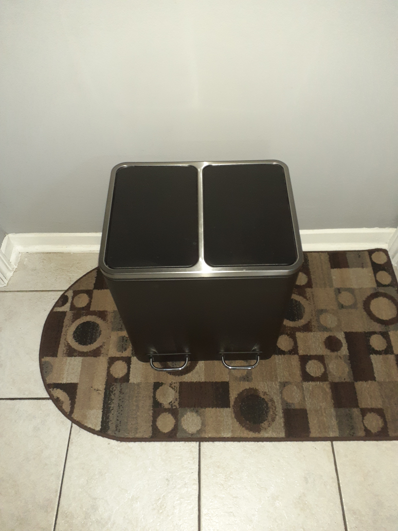 Garbage & Recycling Bin