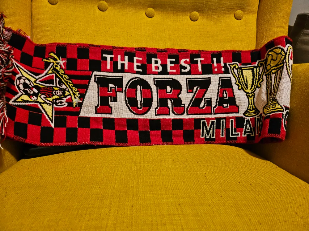 AC Milan Italy vintage fan soccer jersey scarf image indicator(2)