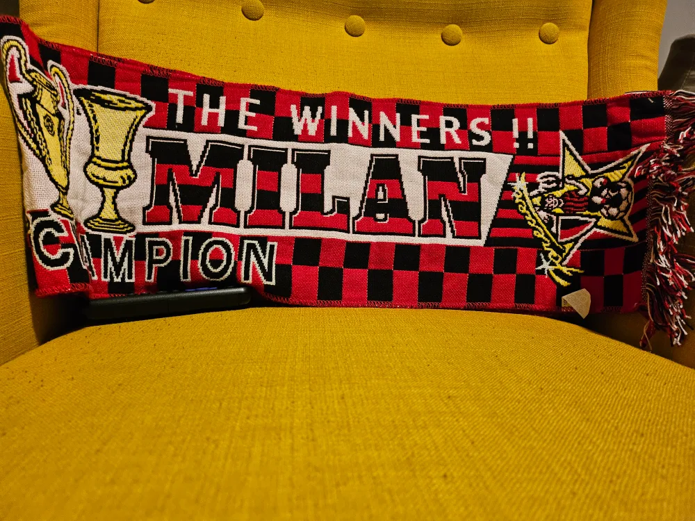 AC Milan Italy vintage fan soccer jersey scarf image indicator(3)