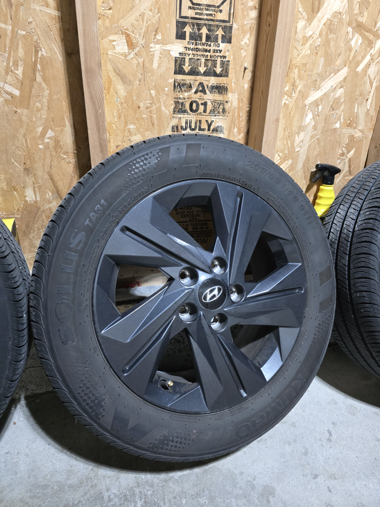 Set of 4 Hyundai 16'' Alloy Wheels with Tires - photo 2