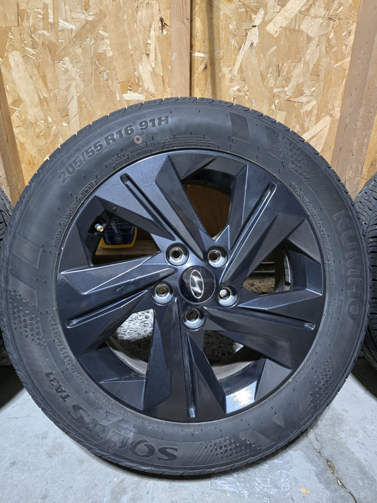 Set of 4 Hyundai 16'' Alloy Wheels with Tires - photo 3