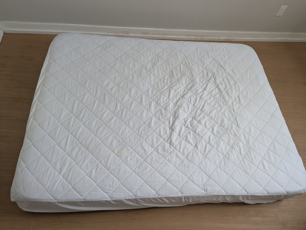 Mattress with topper and protector. - photo 4