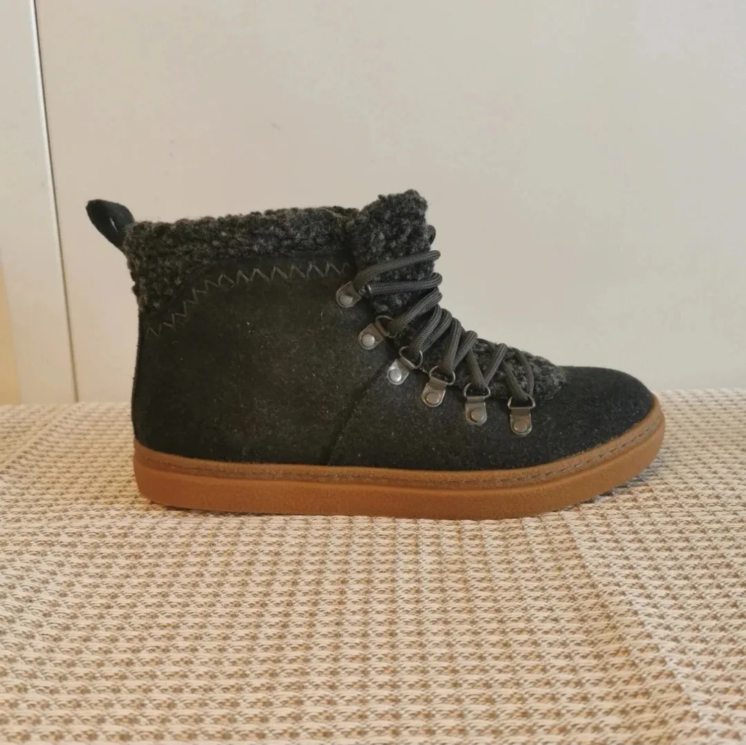 Brand New Women's Black High Top Sneakers - Size 5.5/6 image indicator(2)