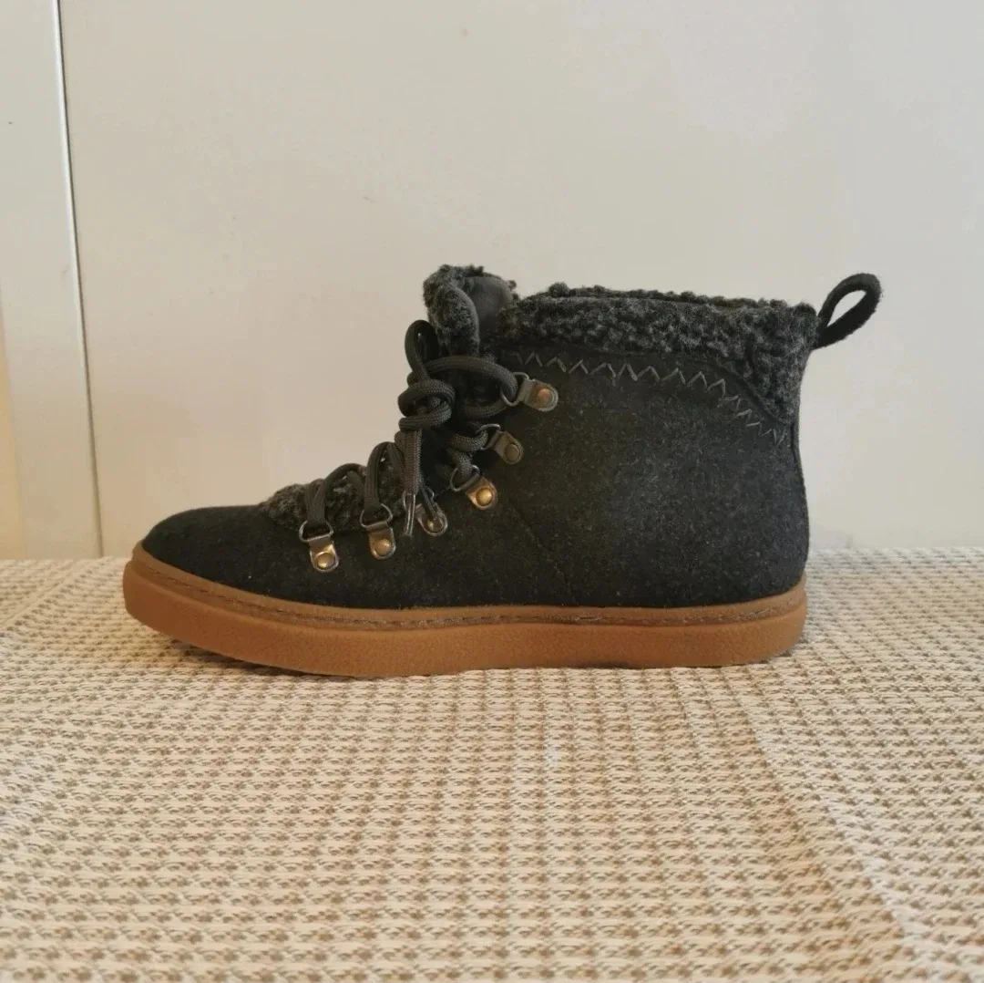 Brand New Women's Black High Top Sneakers - Size 5.5/6 image indicator(4)