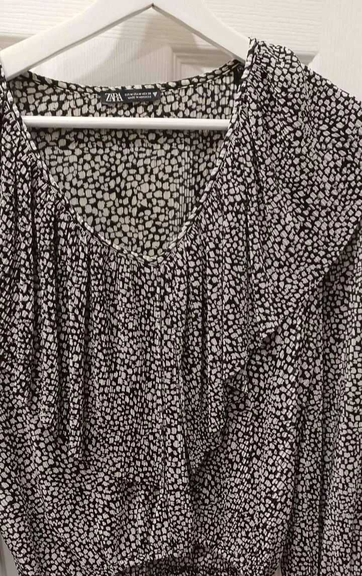 Zara Black and White Long Sleeve Blouse image indicator(5)