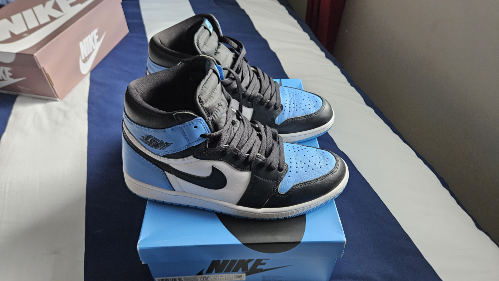 Air Jordan 1 Retro High OG 'UNC' Size 12 - photo 4