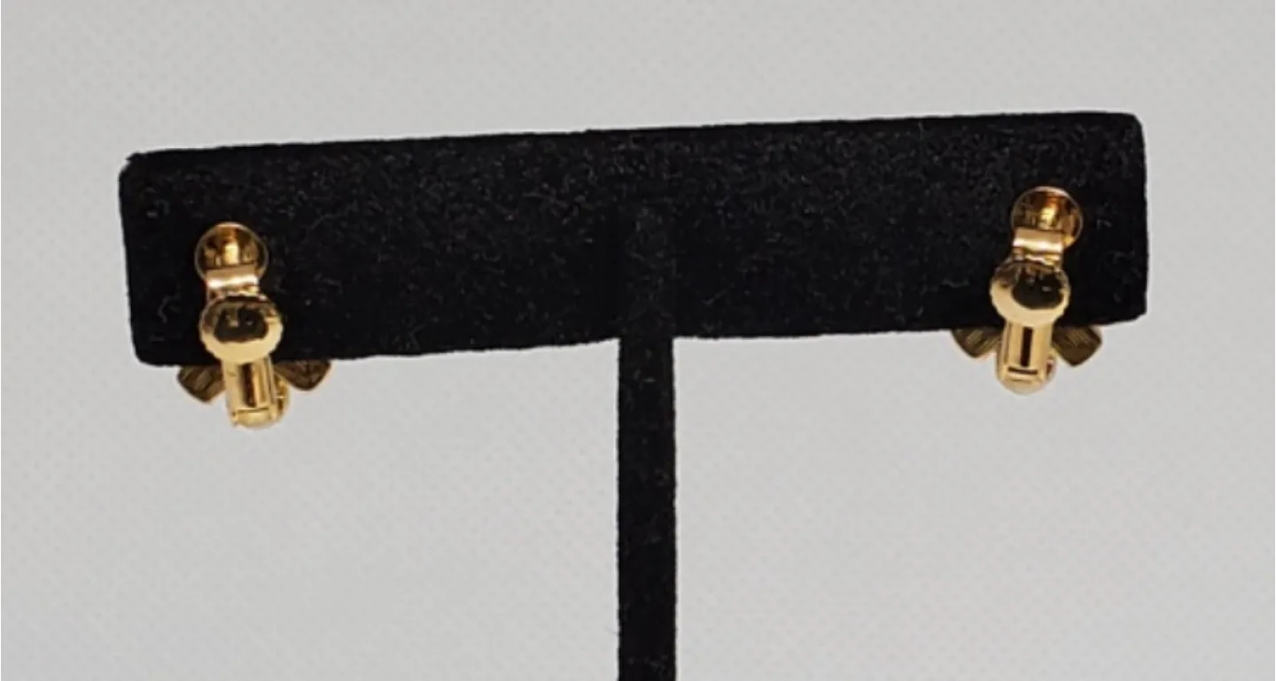 Vintage Gold Tone Clip On Earrings image indicator(2)