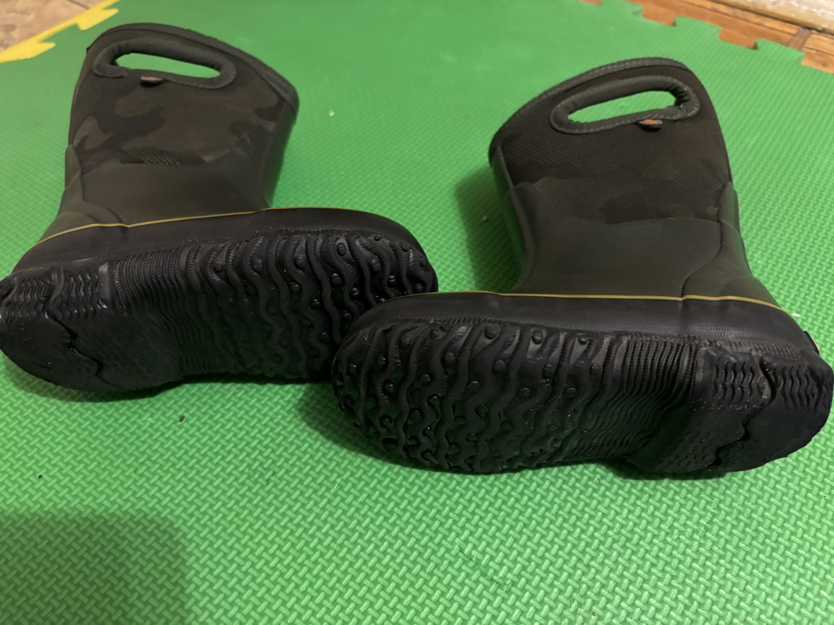 Todlder BOGS boot size 7 - photo 3