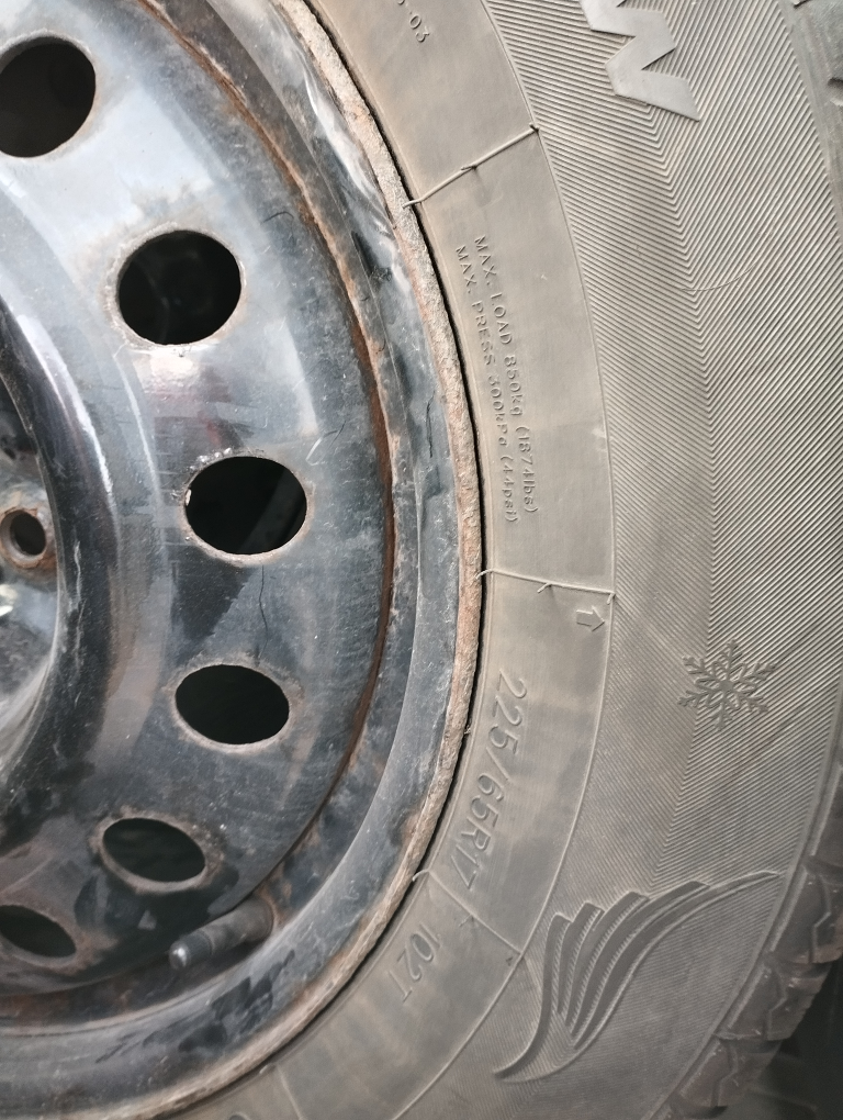 Set of 4 used Winter Tires with rims - photo 3