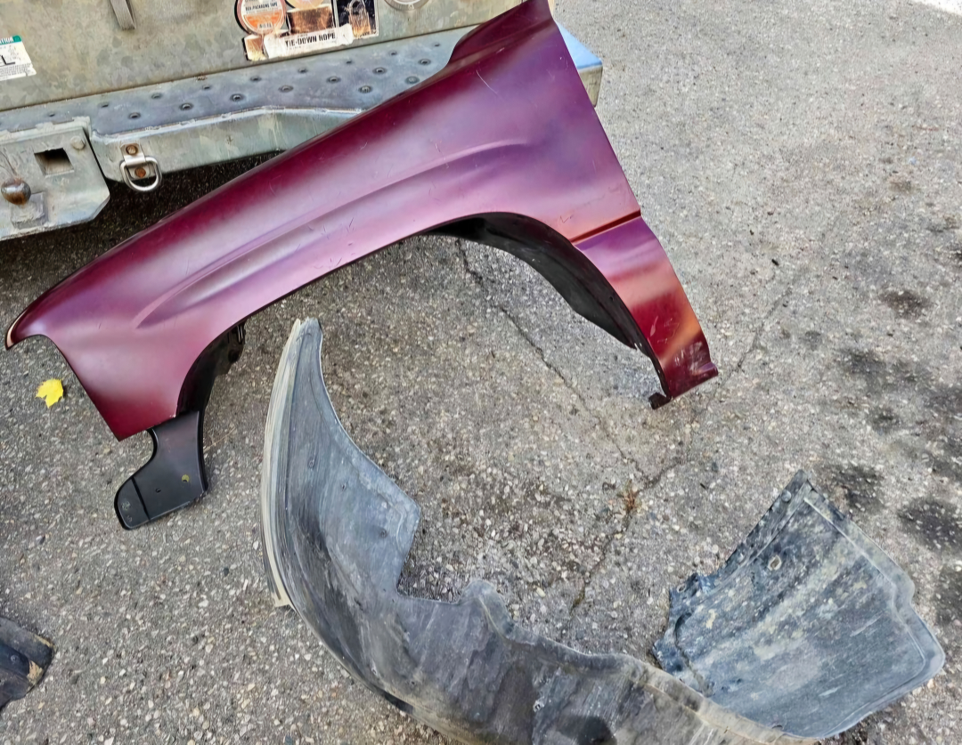 99-02 Chevy Silverado Fenders Inner  and outers - photo 2