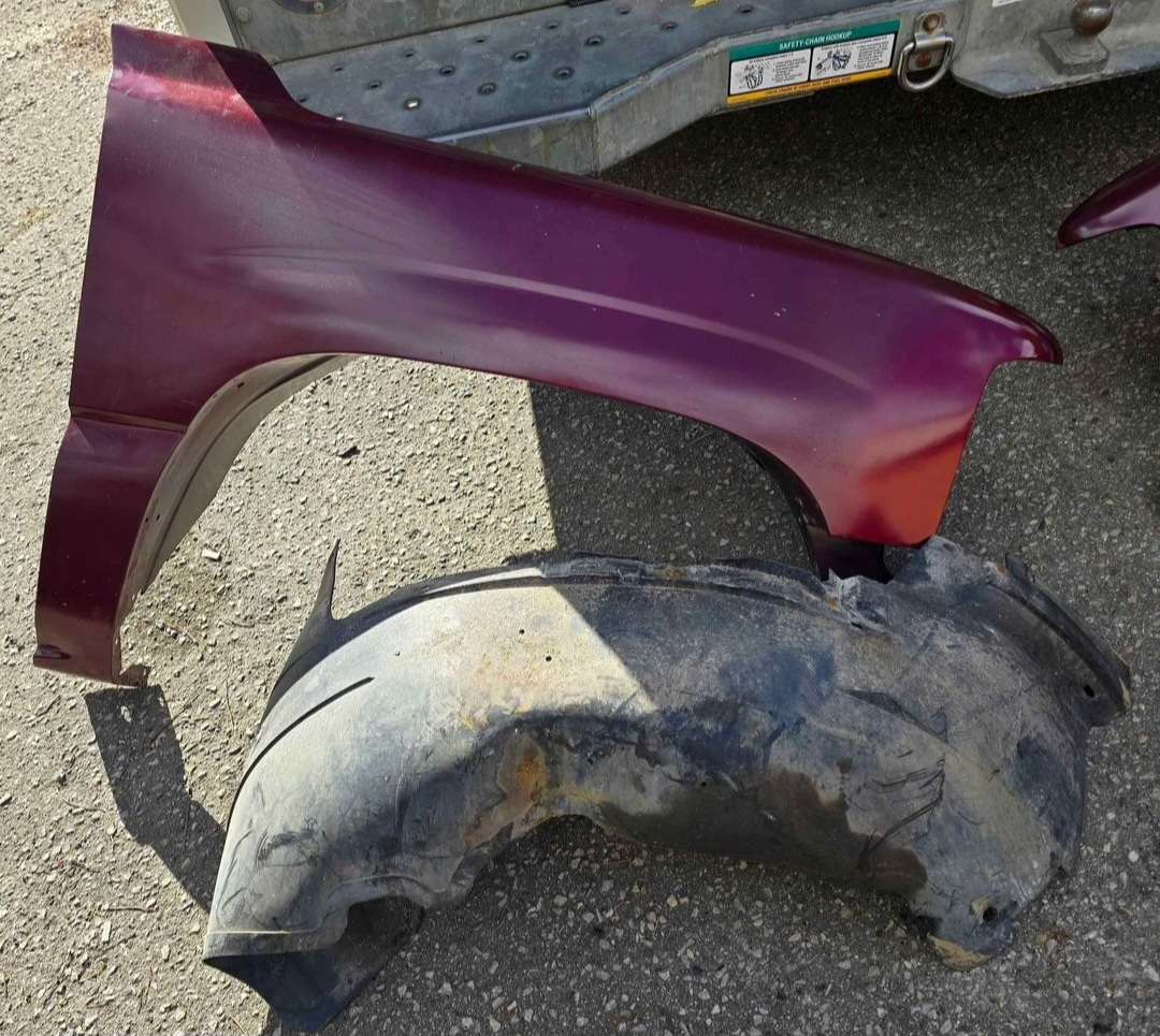99-02 Chevy Silverado Fenders Inner  and outers - photo 3