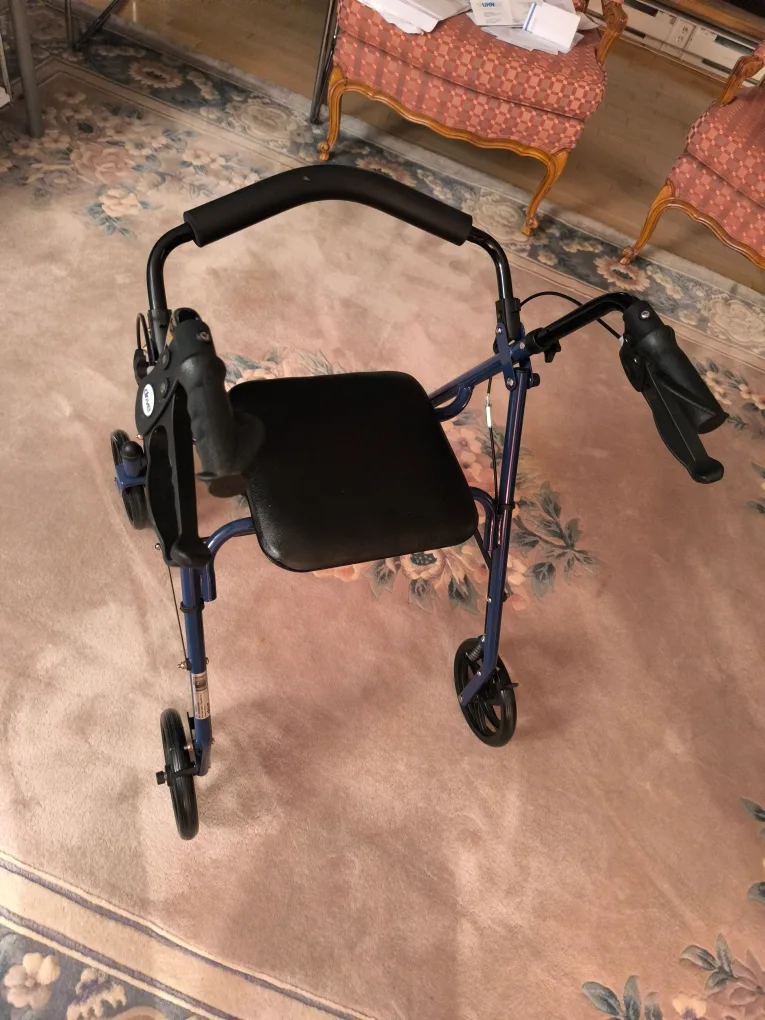 Never used-Drive 4-Wheel Folding Aluminum Rollator image indicator(2)