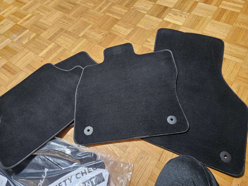 From Volkswagen Golf: Car Floor Mats