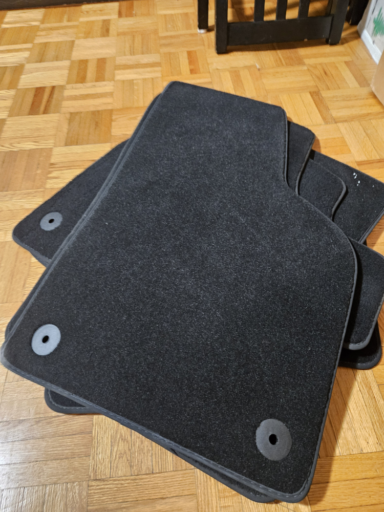 From Volkswagen Golf: Car Floor Mats - photo 5