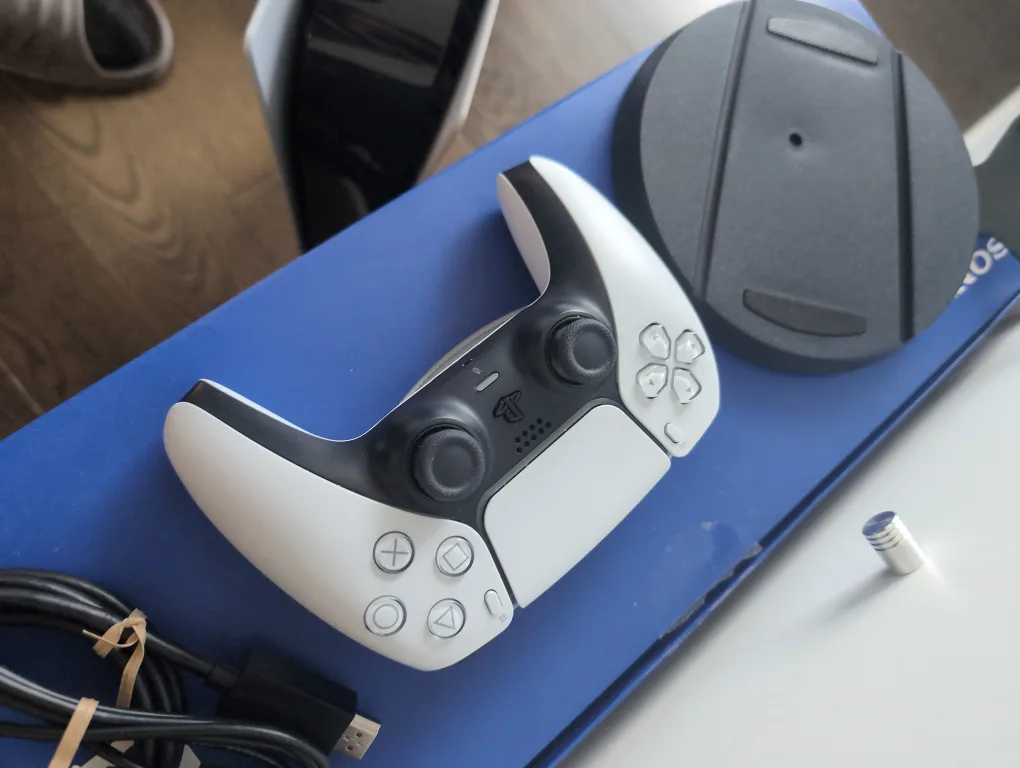 PS5 Digital Edition Console image indicator(2)