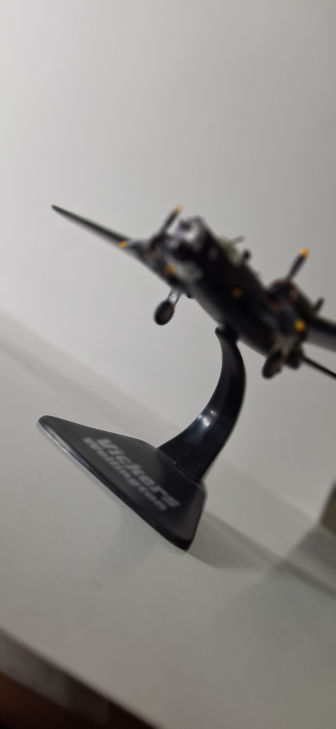 airplane die-cast models Vickers Wellington &  P-61 Black Widow - photo 5