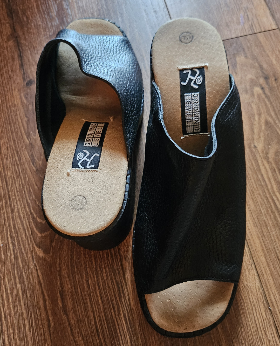 Ground Leather Women's Black Platform Slides