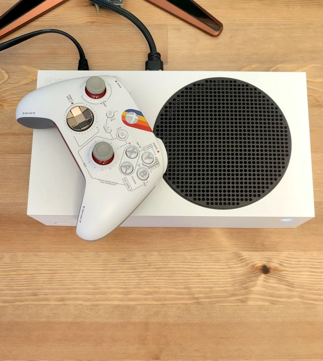 Xbox Series S Console with Limited Edition Controller image indicator(2)