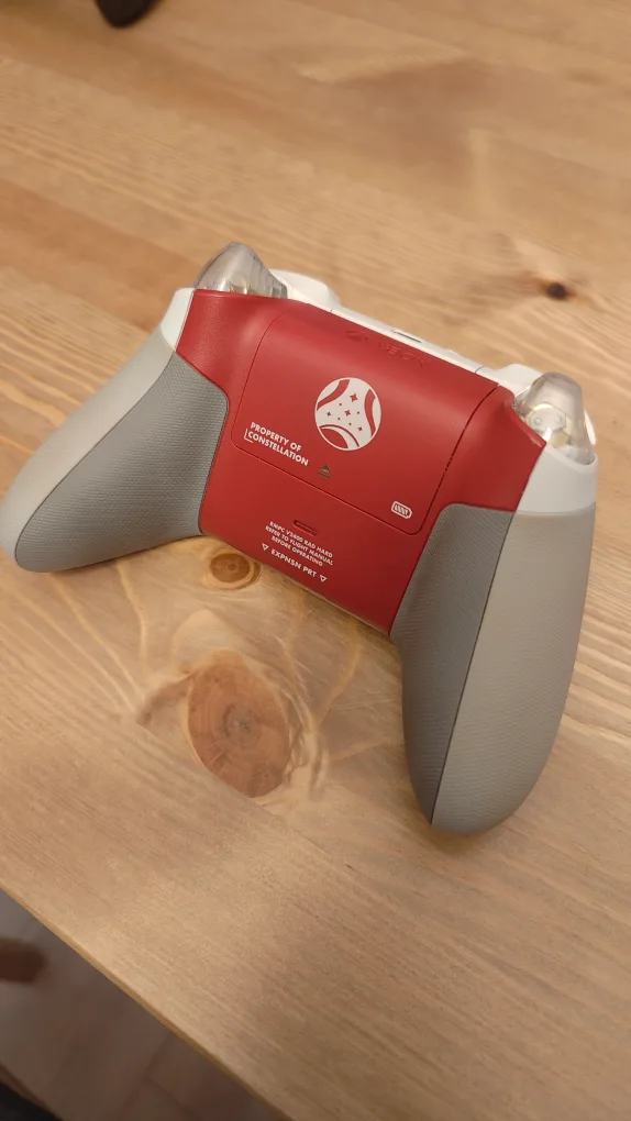 Xbox Series S Console with Limited Edition Controller image indicator(3)