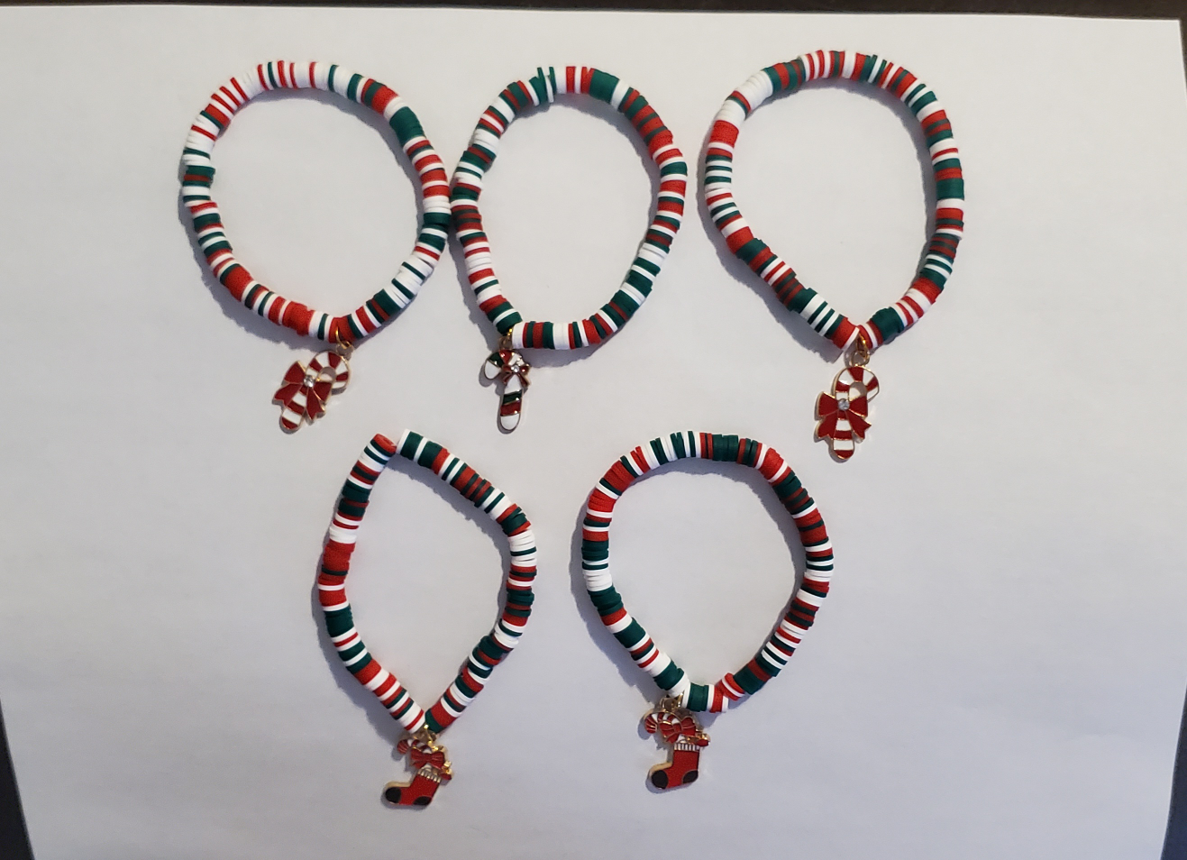 Christmas-themed Heishi Polymer Clay Bracelet - photo 3