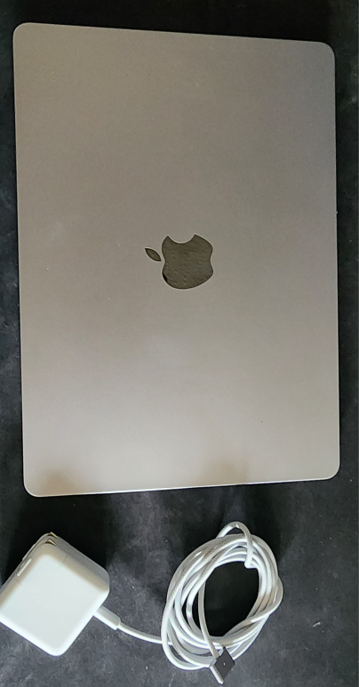 Selling 2022 Mint 13.6' Macbook Air m2 - 8gb - 256ssd. 100% Batt - photo 3