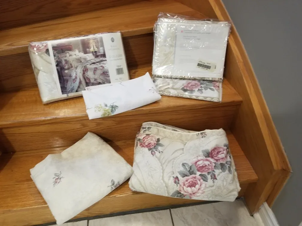 Queen size duvet cover plus more image indicator(2)