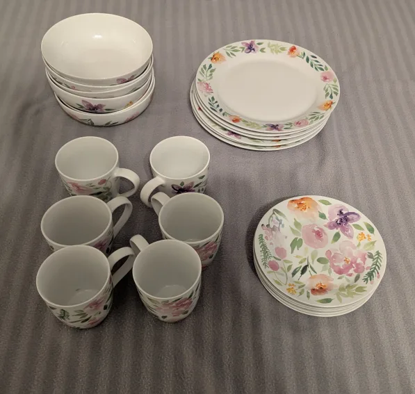 Safdie & Co. Floral Dinnerware Set thumbnail