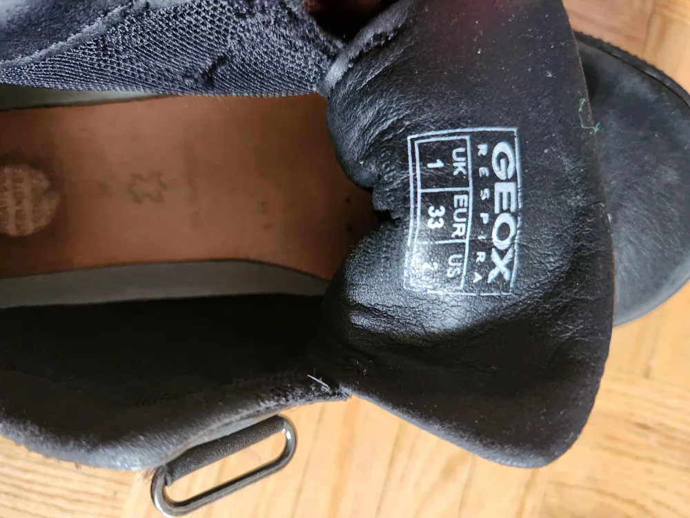 Geox Kids Black Velcro Shoes Size 1 UK image indicator(2)