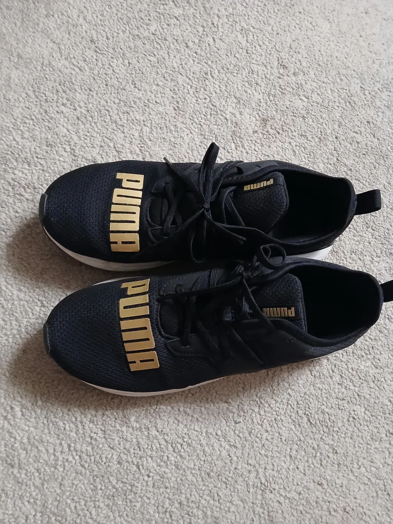 PUMA black and gold shoes, size 9 image indicator(3)