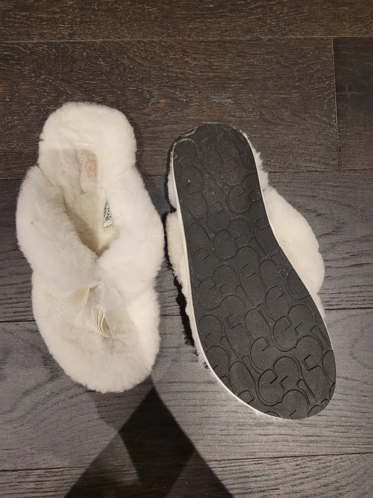 UGG Women's Slippers image indicator(3)